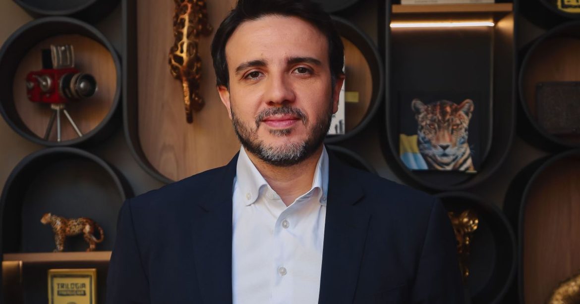 saiba-qual-e-o-numero-de-renan-santos,-candidato-do-missao-a-presidencia