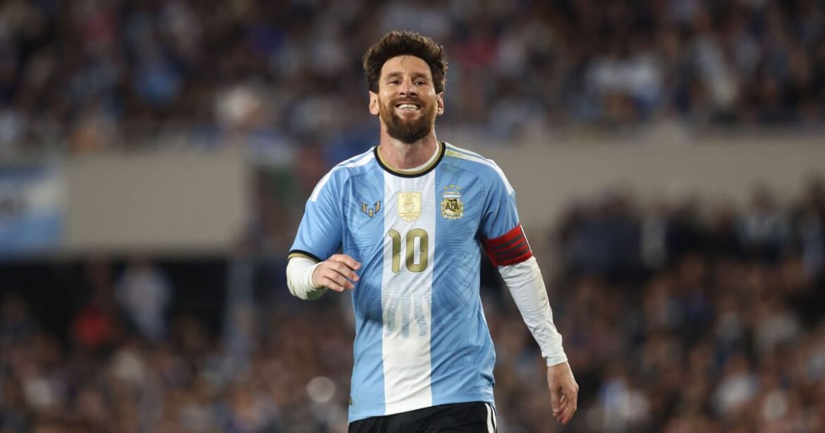 messi-se-emociona-na-despedida:-“gostaria-de-estar-aqui-a-vida-inteira”