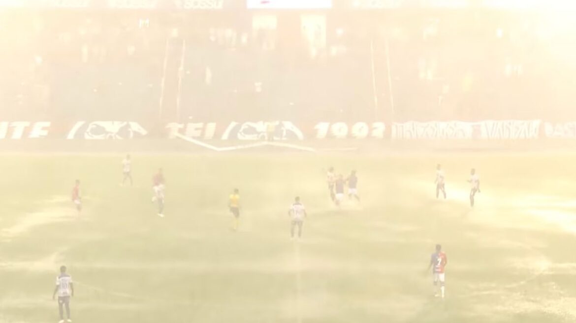 temporal-interrompe-parana-clube-x-foz-do-iguacu-pela-copa-parana,-na-vila-capanema