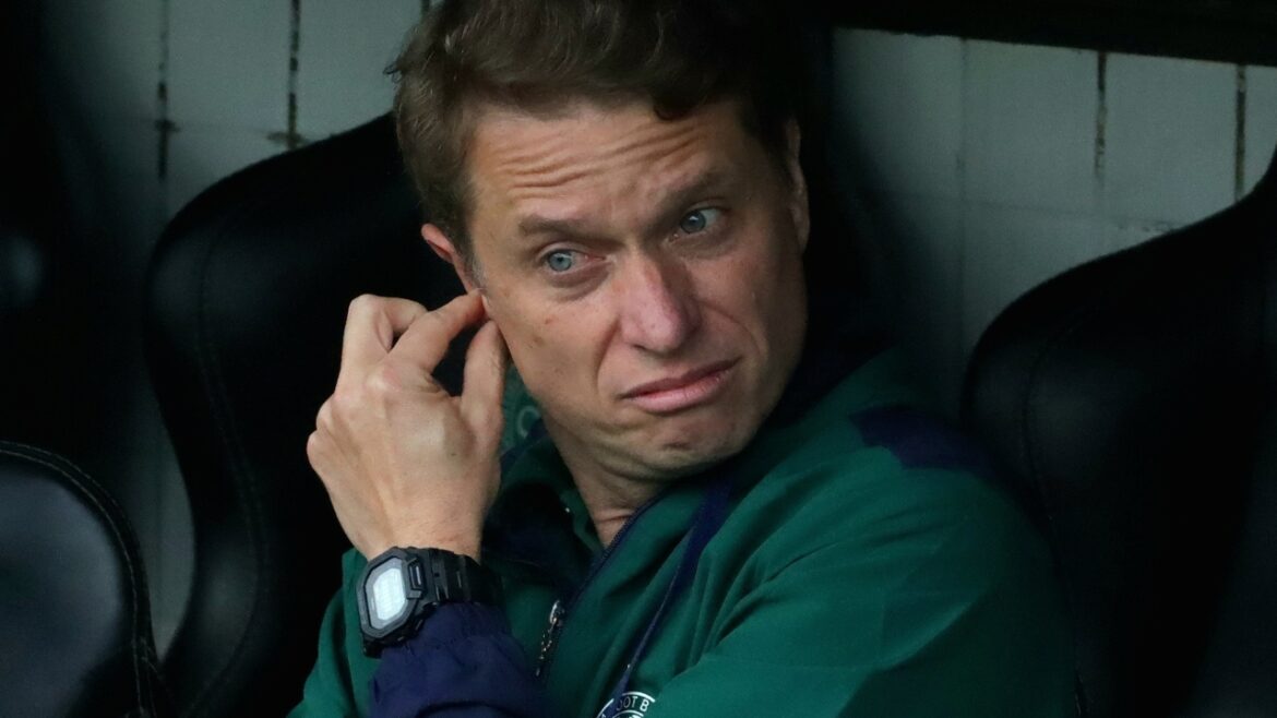 seabra-reage-as-vaias-da-torcida-do-coritiba-e-detona-var-do-jogo-contra-o-botafogo