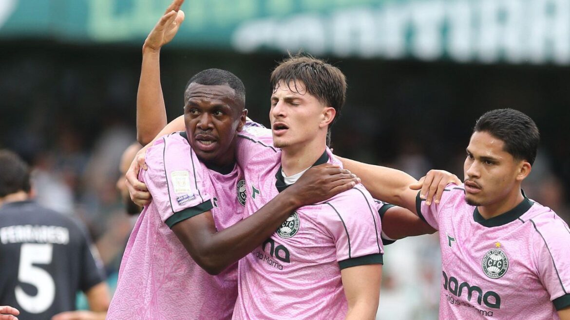 coritiba-x-botafogo:-coxa-iguala-pior-sequencia-no-brasileirao-e-torcida-vaia-no-couto-pereira