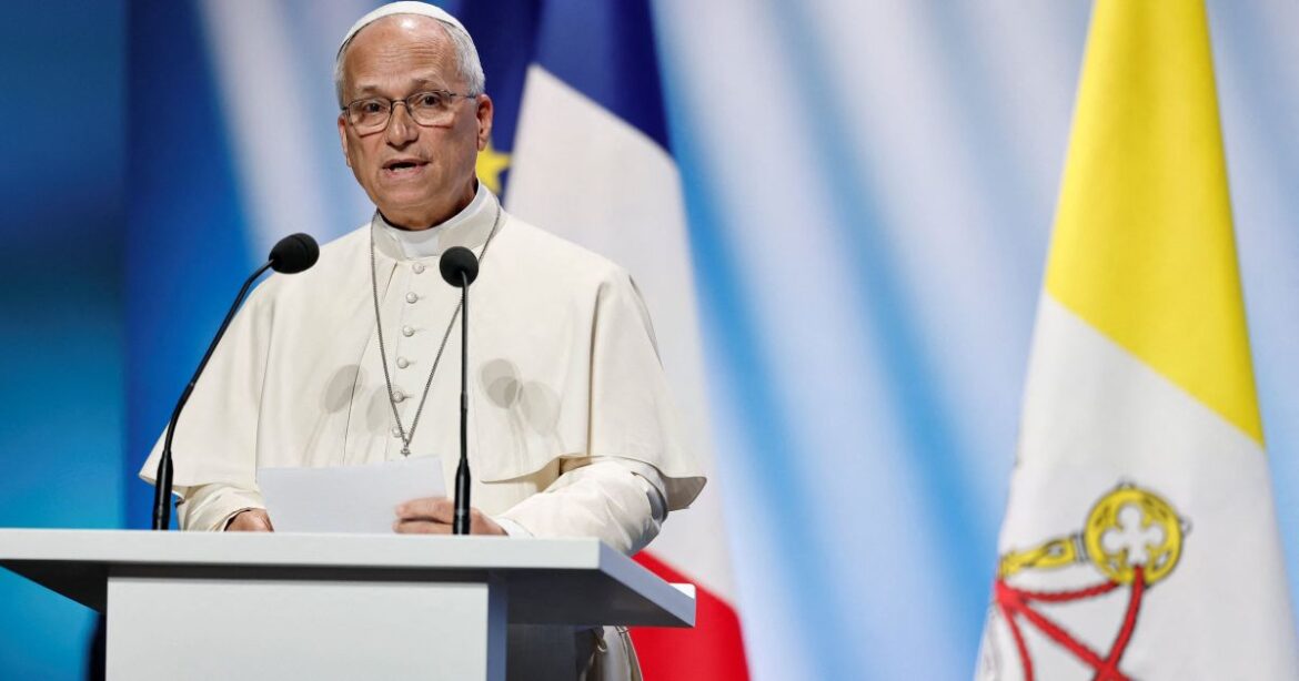 papa-leao-passa-noite-tranquila-no-hospital-apos-cirurgia,-diz-vaticano