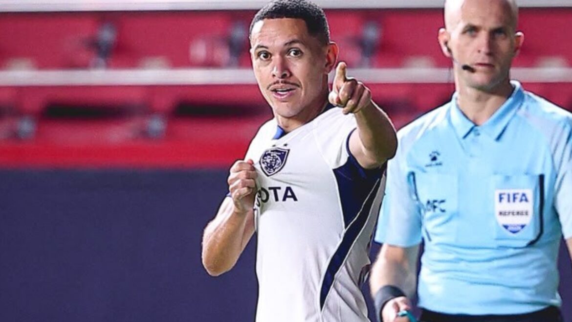 ex-athletico-brilha-e-tem-media-de-um-gol-por-jogo-na-asia
