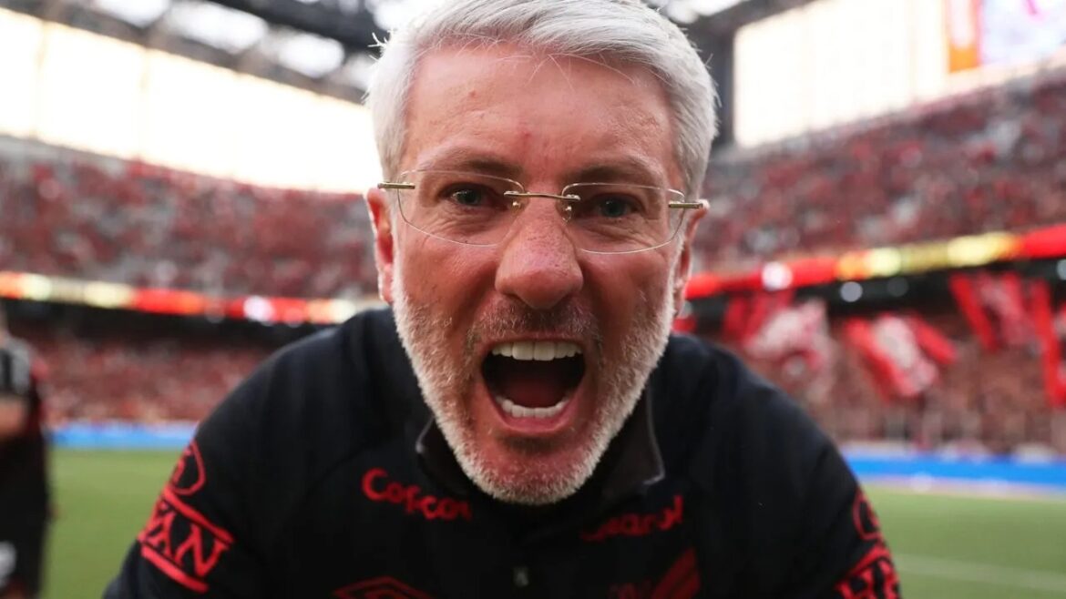 auxiliar-devolve-athletico-para-odair-hellmann-no-terceiro-lugar-do-brasileirao